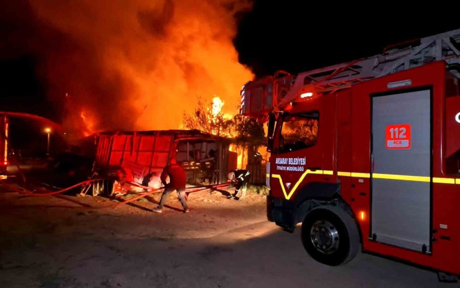 Tandırda Yapılan Ekmek Evi Alev Alev Yaktı