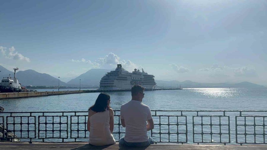 445 Yolcu 362 Mürettebatlı Kruvaziyer Alanya İskelesine Ulaştı