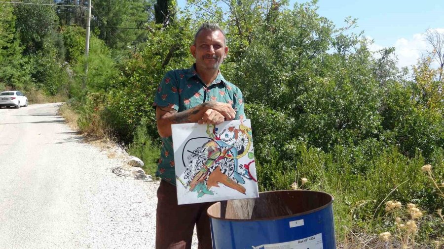 Yaptığı Resimleri Çöpe Atıyor, Koleksiyonerleri Çöplük Çöplük Dolaştırıyor