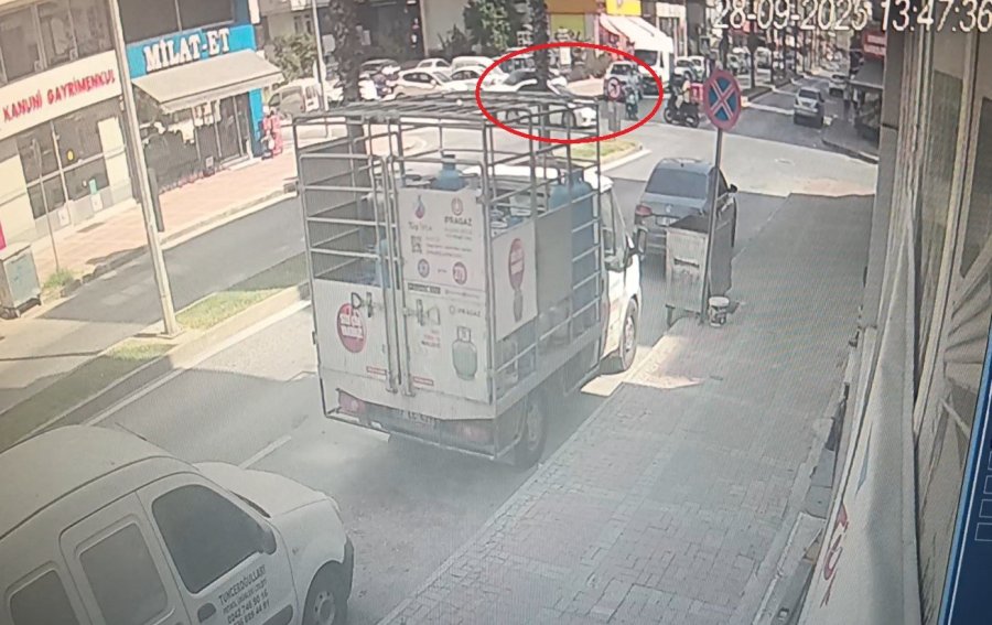 Otomobil İle Çarpışan Motosikletli Yaralandı