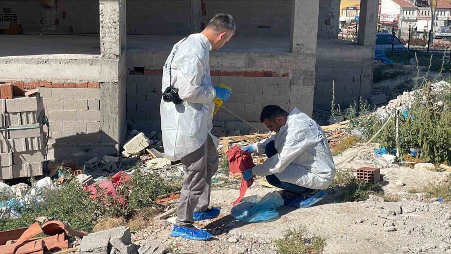 İnşaat Alanında Yerde Yatar Vaziyette Bulunan Yaşlı Kadın Kurtarılamadı