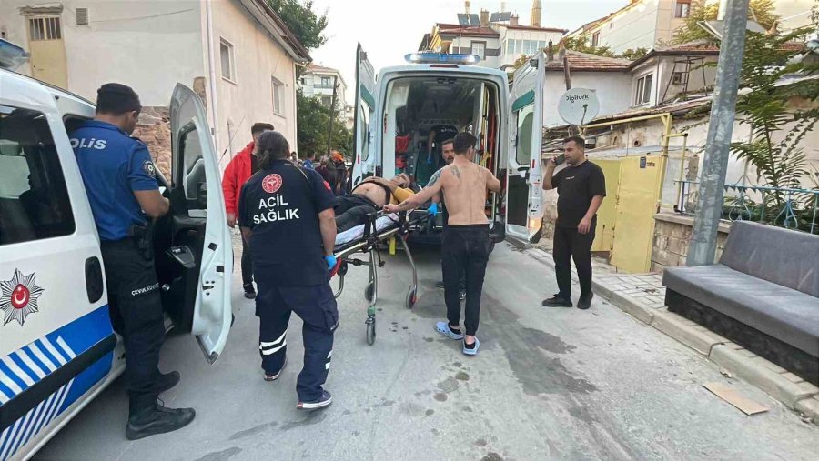 Otomobilinde Bıçaklanmış Halde Bulunan Şahıs Hayatını Kaybetti