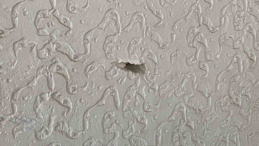 Patenle Kayarak İş Yeri Kurşunladı: O Anlar Kamerada