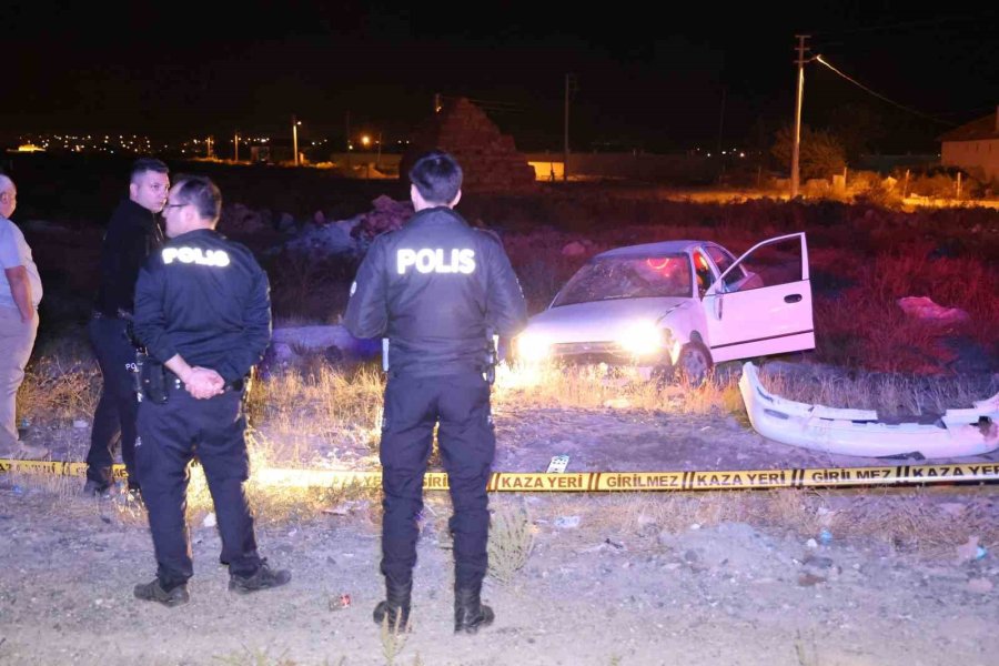 Ehliyetsiz Ve Alkollü Otomobil Sürücüsü Takla Atarak Boş Araziye Girdi: 1 Ölü, 1 Yaralı
