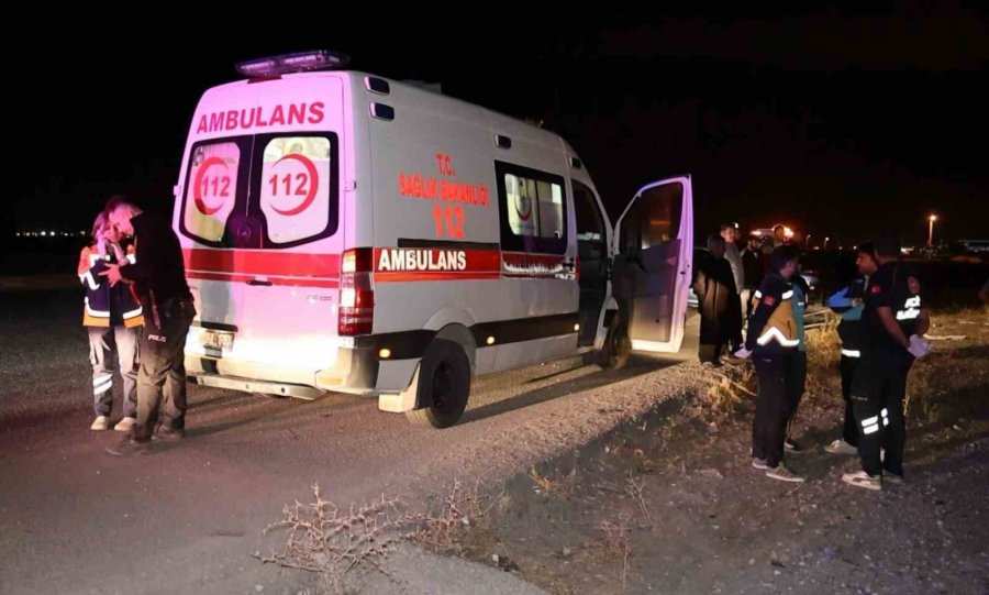 Ehliyetsiz Ve Alkollü Otomobil Sürücüsü Takla Atarak Boş Araziye Girdi: 1 Ölü, 1 Yaralı