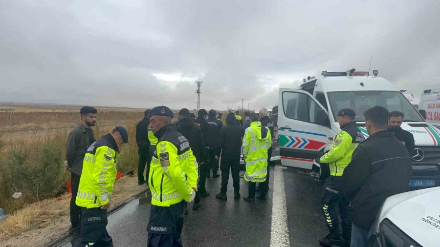 Aksaray’da Jandarma Aracına Minibüs Çarptı: 2 Jandarma Şehit Oldu, 1 Vatandaş Hayatını Kaybetti