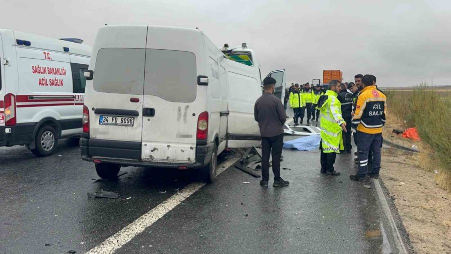 Aksaray’da Jandarma Aracına Minibüs Çarptı: 2 Jandarma Şehit Oldu, 1 Vatandaş Hayatını Kaybetti