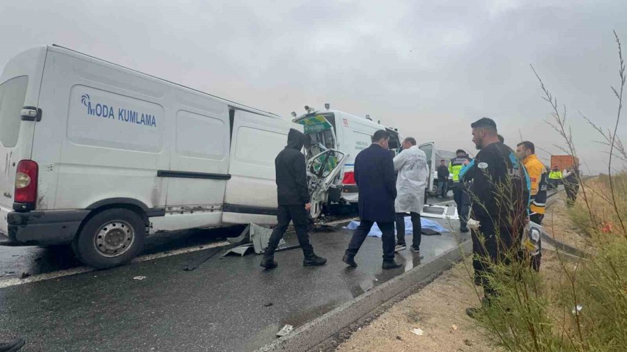 Aksaray’da Jandarma Aracına Minibüs Çarptı: 2 Jandarma Şehit Oldu, 1 Vatandaş Hayatını Kaybetti