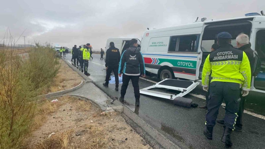 Jandarma Aracına Minibüs Çarptı: 2 Jandarma Şehit, 1 Vatandaş Hayatını Kaybetti