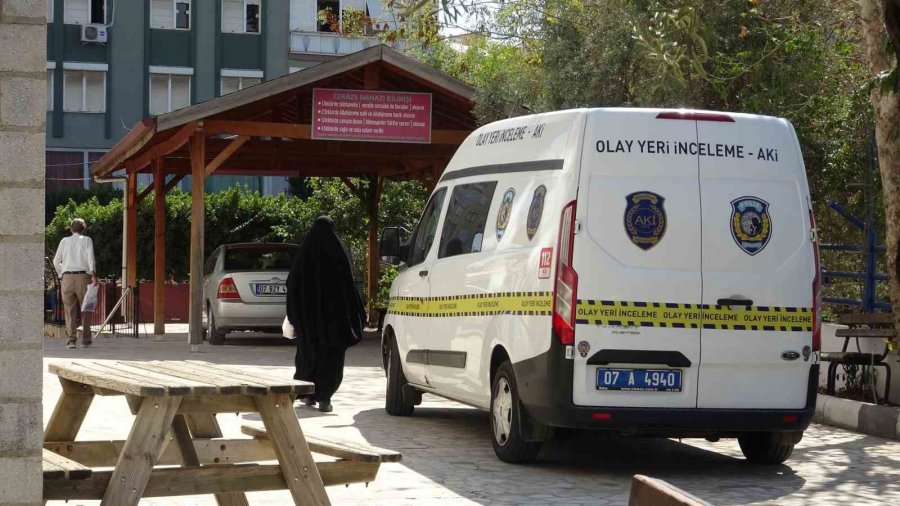 Mahalleli Ve Cami Cemaatinin Baktığı Kedilerin Evlerini Çöpe Attılar