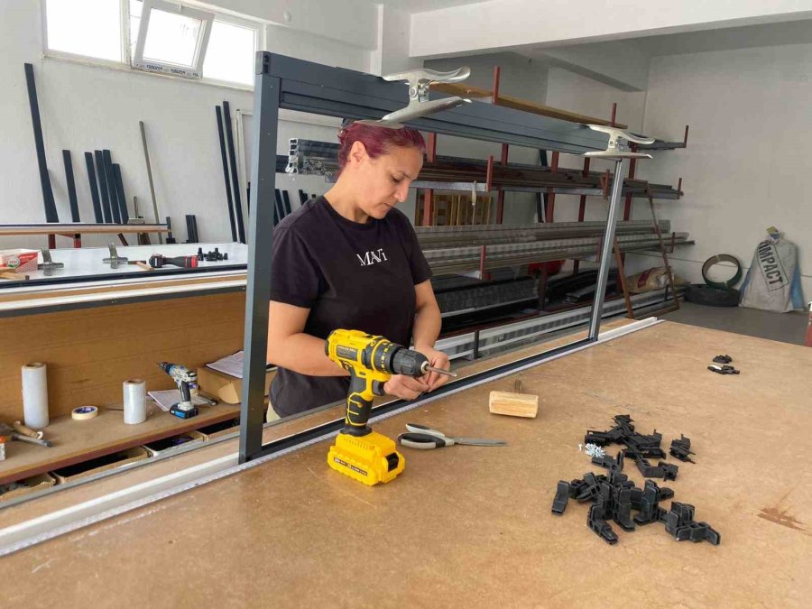 Eşi Eleman Bulamayınca Kolları Sıvadı, Sanayide 2 Yılda Usta Oldu