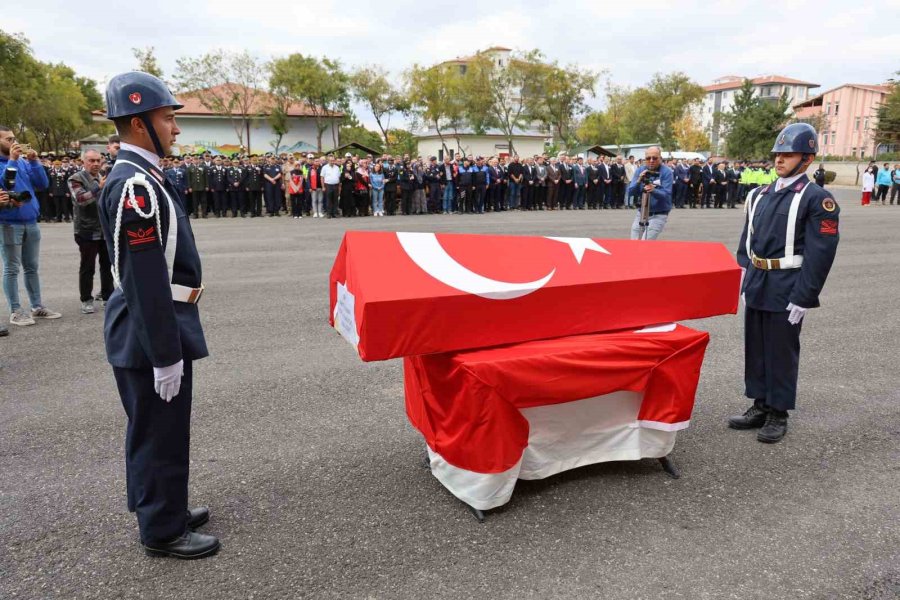Aksaray’da Şehit Jandarmalar Gözyaşlarıyla Memleketlerine Uğurlandı