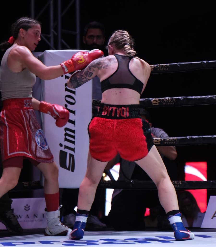 Alkü’lü Öğrenci Dünya Şampiyonunu Yendi, Altın Kemerin Sahibi Oldu