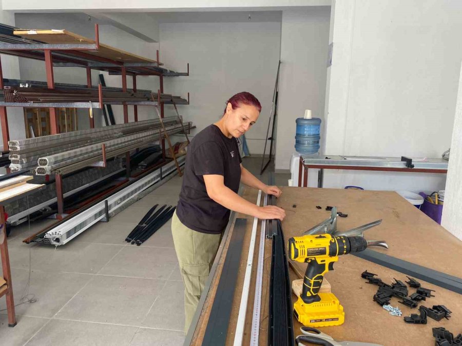 Eşi Eleman Bulamayınca Kolları Sıvadı, Sanayide 2 Yılda Usta Oldu