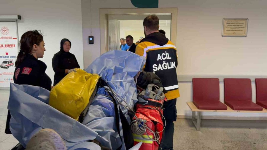 Aksaray’da Jandarma Aracına Minibüs Çarptı: 2 Jandarma Şehit Oldu, 1 Vatandaş Hayatını Kaybetti