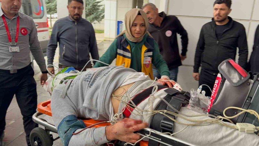 Aksaray’da Jandarma Aracına Minibüs Çarptı: 2 Jandarma Şehit Oldu, 1 Vatandaş Hayatını Kaybetti