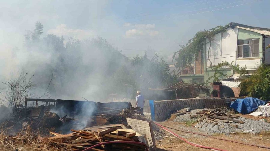 Otluk Alanda Çıkan Yangın Büyümeden Söndürüldü