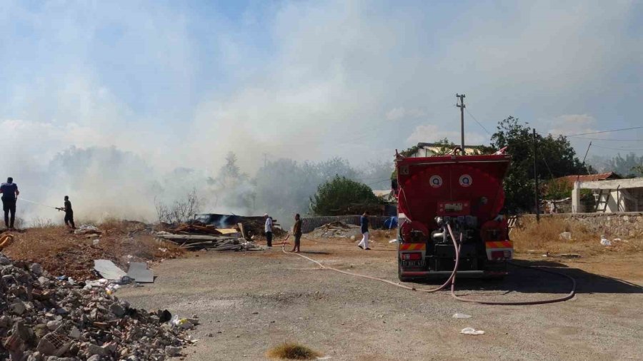 Otluk Alanda Çıkan Yangın Büyümeden Söndürüldü
