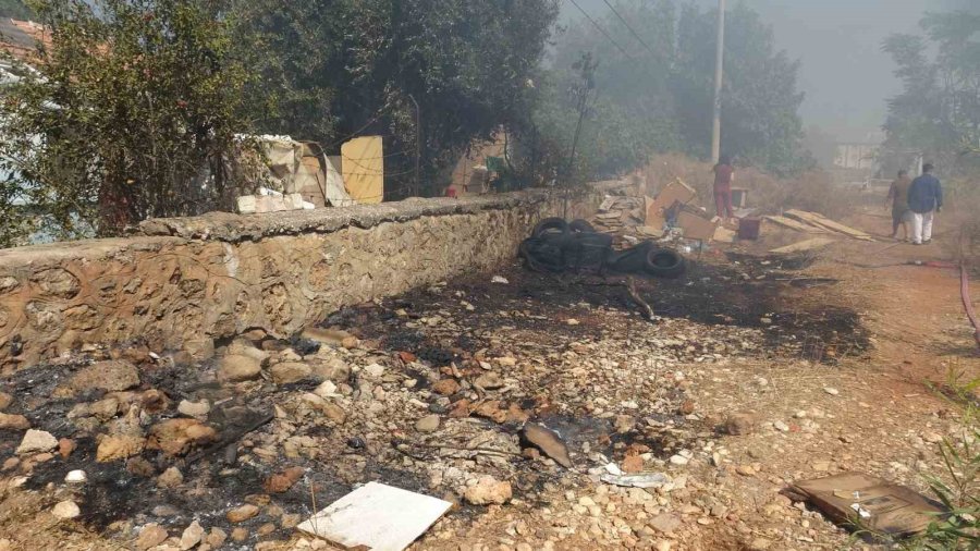 Otluk Alanda Çıkan Yangın Büyümeden Söndürüldü