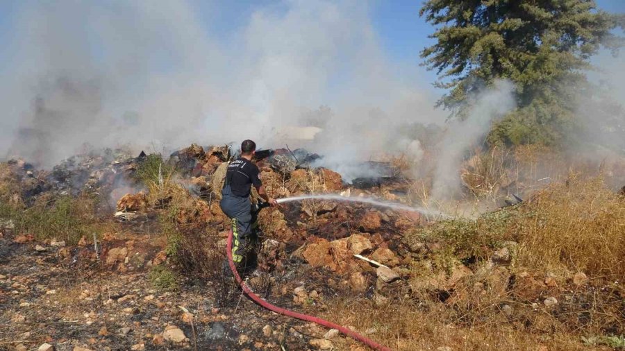 Otluk Alanda Çıkan Yangın Büyümeden Söndürüldü