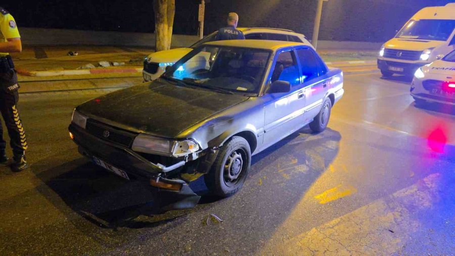 Şerit Değiştiren Otomobil Motosiklete Çarptı