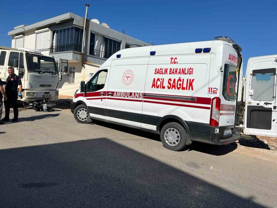 Kamyonun Altında Kalan Genç Sürücü Hayatını Kaybetti