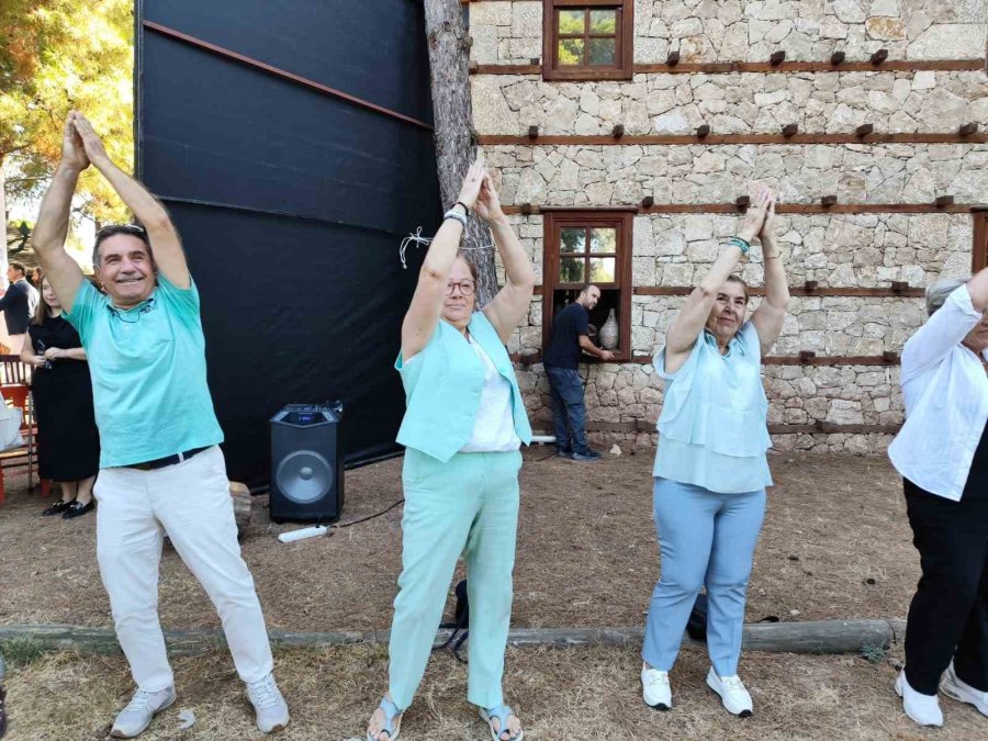 Yaşlılar Gençlere Taş Çıkarttı