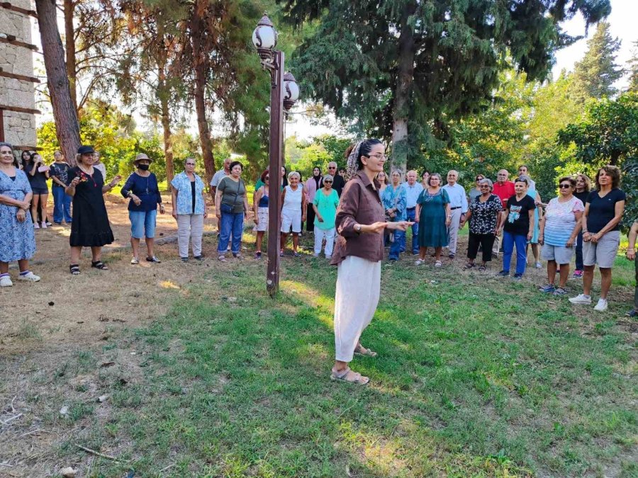 Yaşlılar Gençlere Taş Çıkarttı