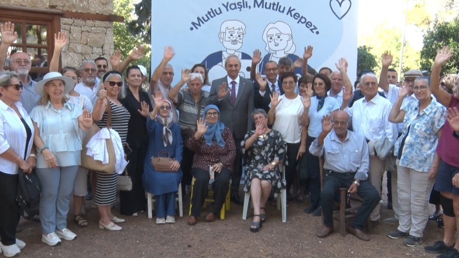 Yaşlılar Gençlere Taş Çıkarttı