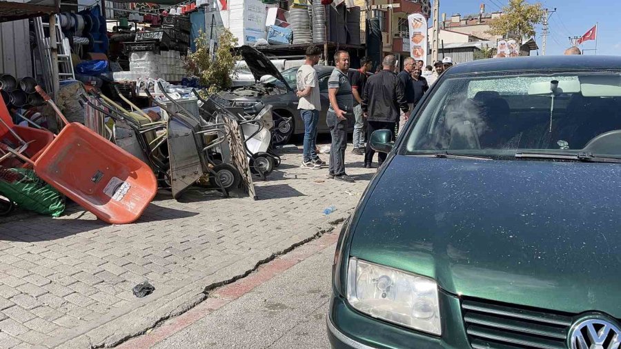 Konya’da Kontrolden Çıkan Otomobil Yayalara Çarptı: 3 Yaralı