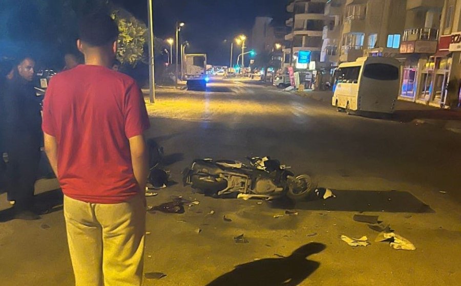 Motosikletler Kafa Kafaya Çarpıştı: 2 Ölü