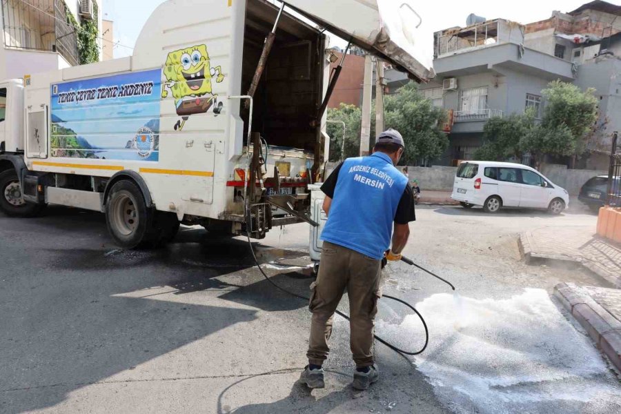 Akdeniz’de Çöp Konteynerleri Dezenfekte Ediliyor