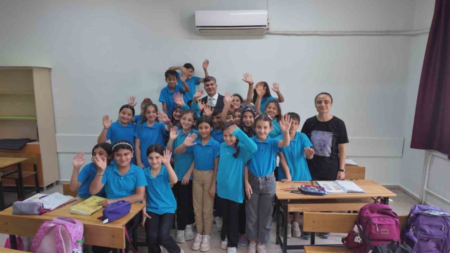 Başkan Vekili Şener’den Öğrencilere Kitap Müjdesi