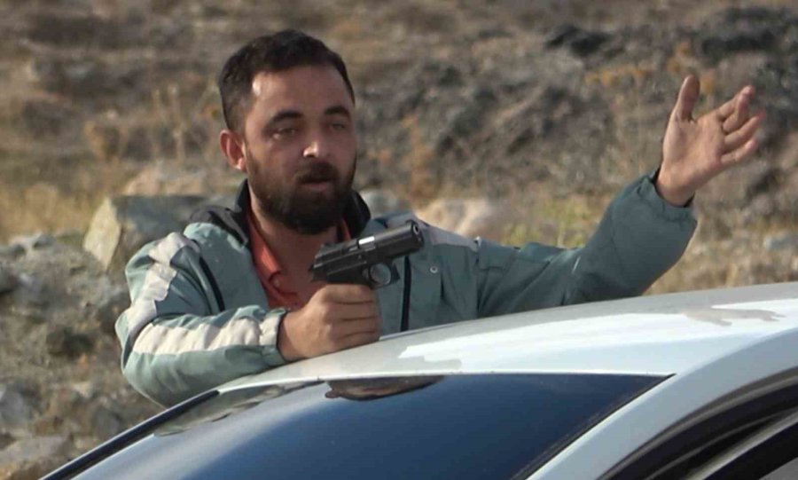 Jandarmanın 7 Saat Süren İkna Çabası Arkadaşının Müdahalesiyle Son Buldu