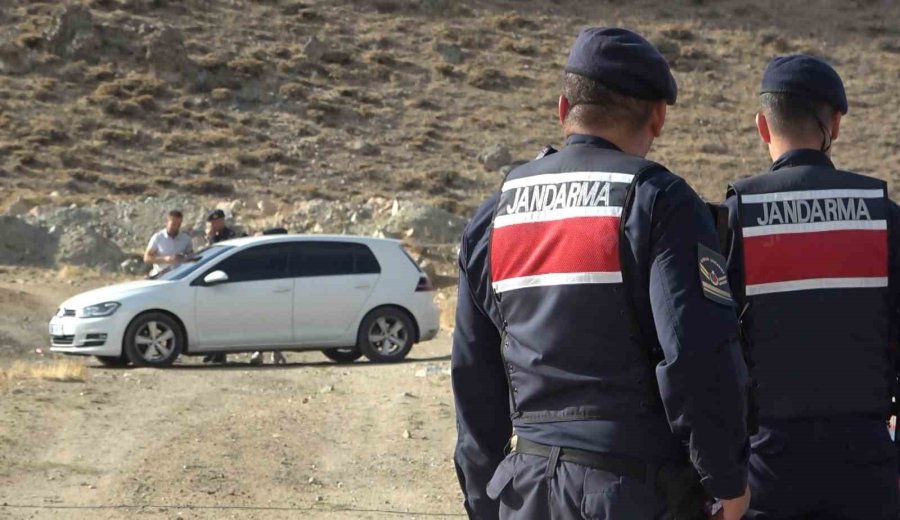 Jandarmanın 7 Saat Süren İkna Çabası Arkadaşının Müdahalesiyle Son Buldu