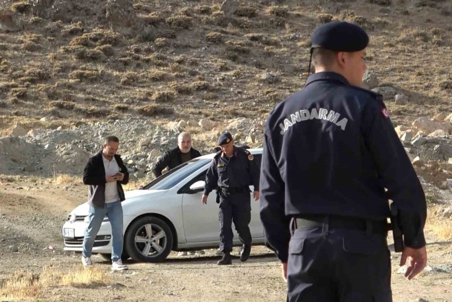 Jandarmanın 7 Saat Süren İkna Çabası Arkadaşının Müdahalesiyle Son Buldu