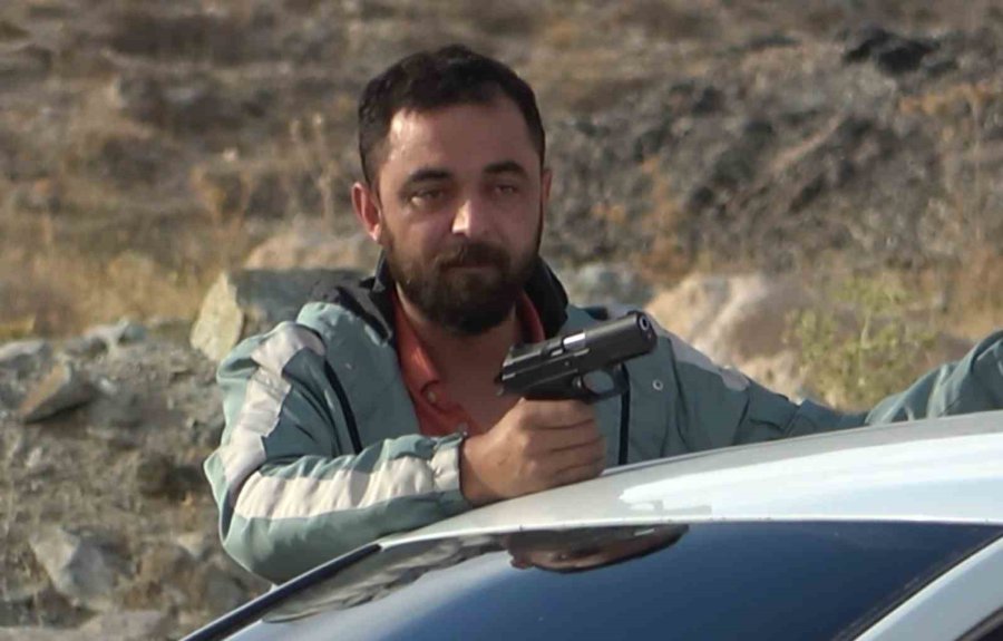 Jandarmanın 7 Saat Süren İkna Çabası Arkadaşının Müdahalesiyle Son Buldu