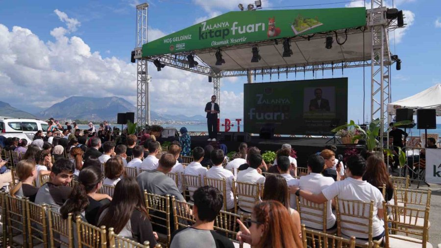 Alanya Kitap Fuarı’na Öğrencilerden Yoğun İlgi