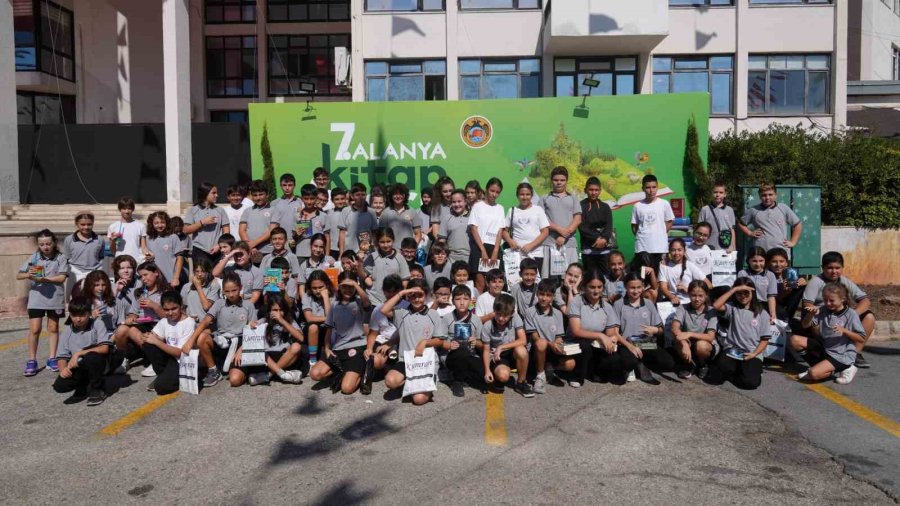 Alanya Kitap Fuarı’na Öğrencilerden Yoğun İlgi