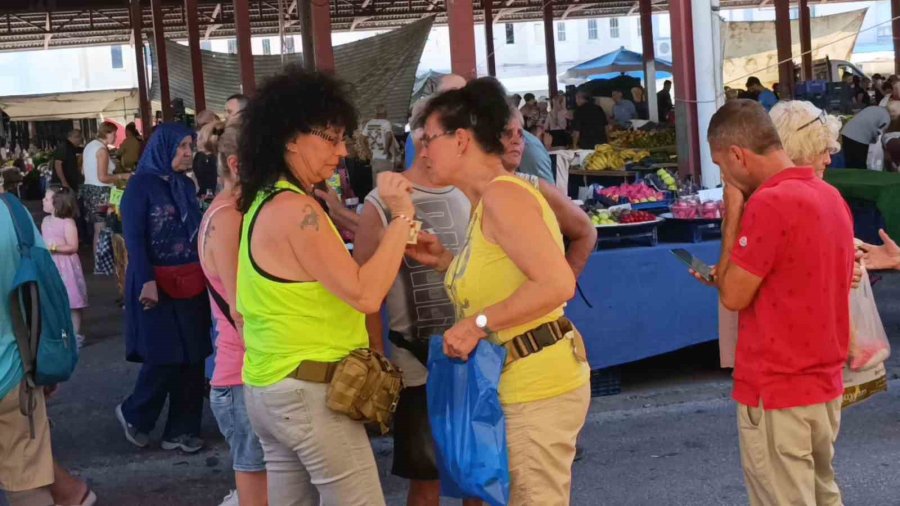 Antalya’da Perşembe Pazarına Alman Turist Akını