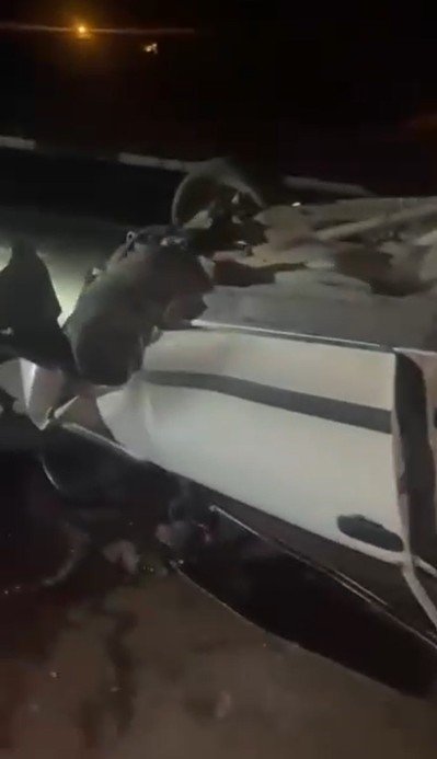 Mermer Bloklara Çarpan Otomobilin Sürücüsü Yaralandı