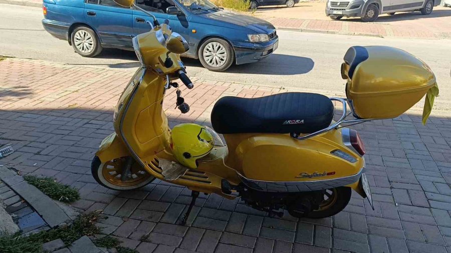 Hafif Ticari Araç İle Motosiklet Çarpıştı: 2 Yaralı