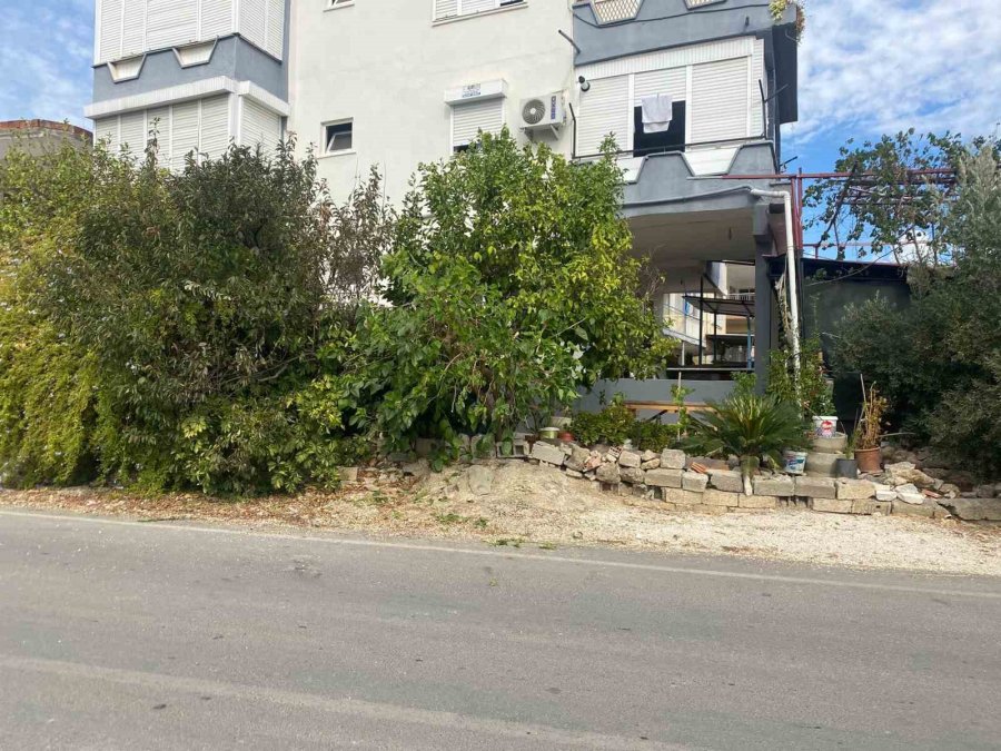 Öğrenci Servisi Altında Kalan Küçük Kız Ağır Yaralandı