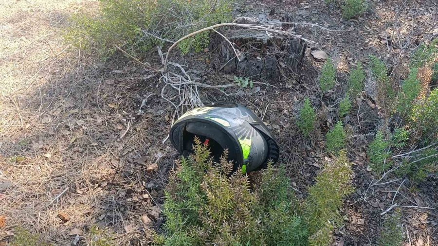 Manavgat’ta Virajı Alamayan Motosikletli Ağaca Çarptı: 2 Yaralı