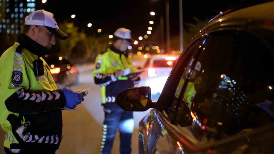 Polisten Üniversite Çevresinde Asayiş Ve Trafik Uygulaması