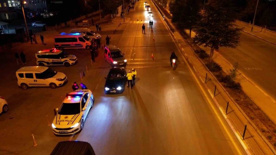 Polisten Üniversite Çevresinde Asayiş Ve Trafik Uygulaması