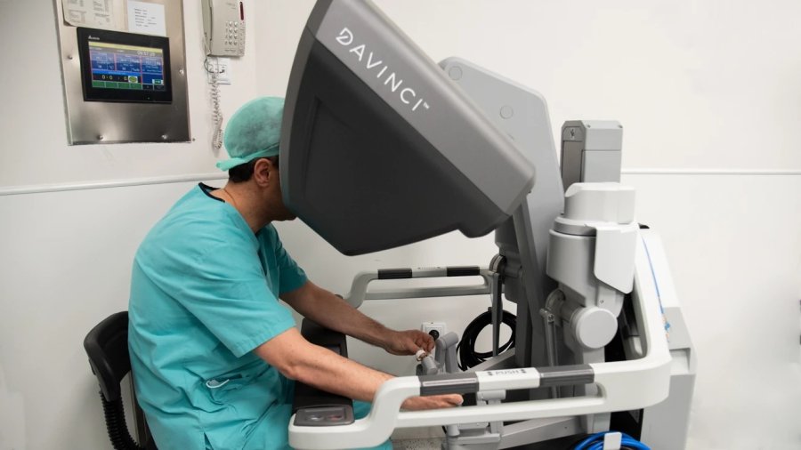 Selçuk Tıp’ta Robotik Cerrahiyle 100. Operasyon Yapıldı