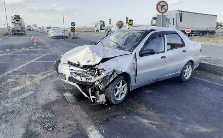 Aksaray’da Otomobil İle Tır Çarpıştı: 3 Yaralı