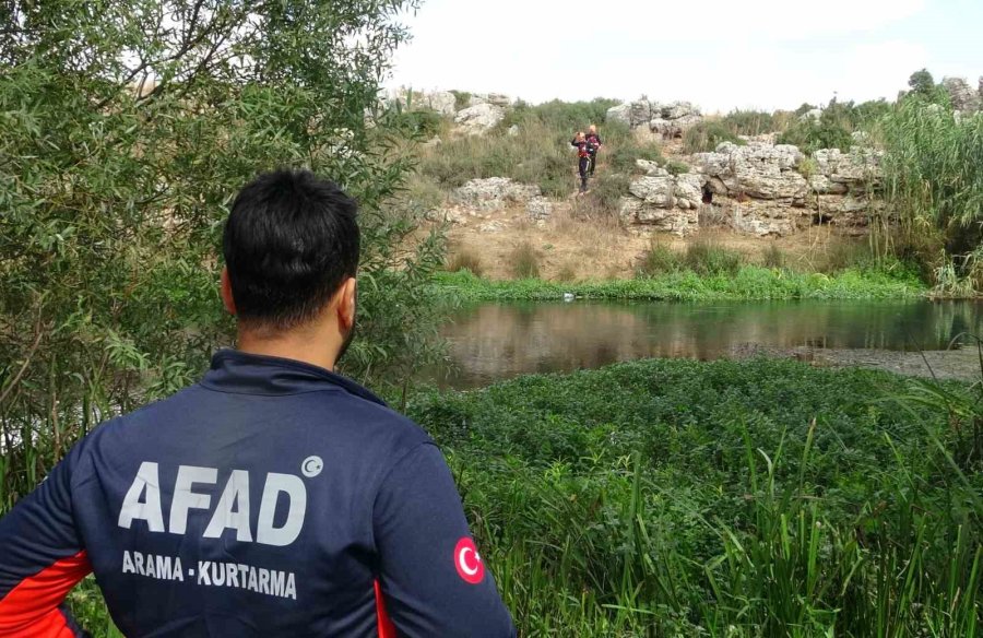 Su Teresi Toplarken, Otlara Takılmış Şekilde Ceset Buldular