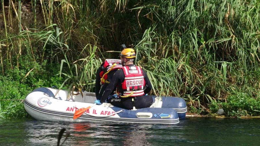 Su Teresi Toplarken, Otlara Takılmış Şekilde Ceset Buldular